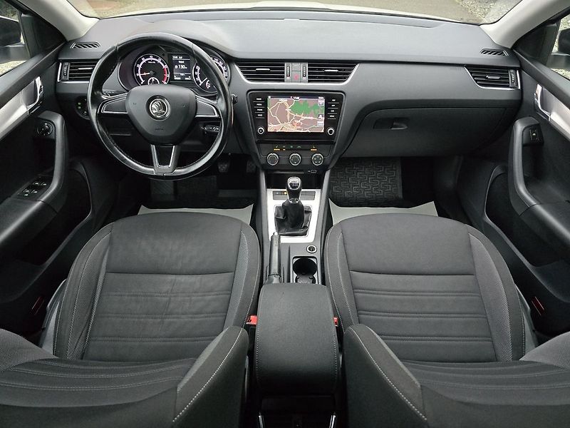 Škoda Octavia 110kW 1.Maj. ČR -DPH - fotka 7 z 36