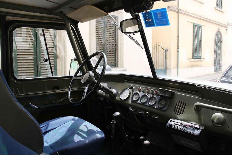UAZ-469, vojenský terénní automobil, který získal pověst nezničitelného dříče.