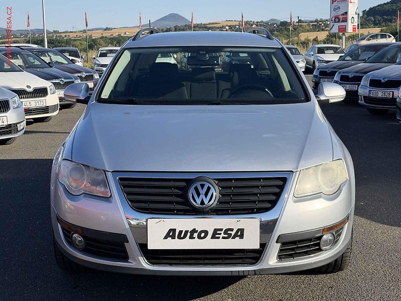 Volkswagen Passat (2008) 1.9TDi, AC, výhřev sed - fotka 2 z 16