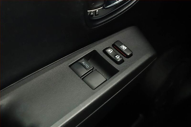 Toyota Yaris (2012) 1.5 Hybrid, Automat, Tempomat - fotka 10 z 14
