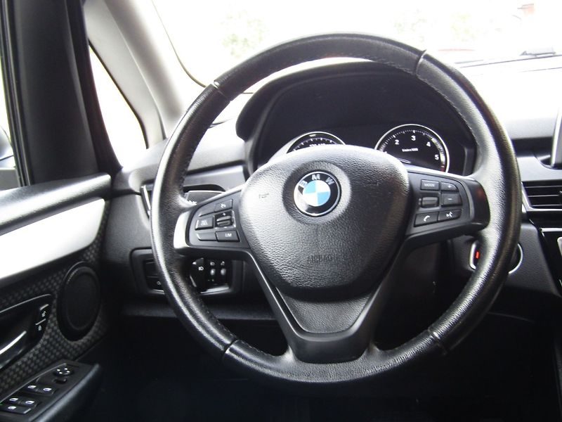 BMW Řada 2 (2019) GT 216D AUTOMAT - fotka 16 z 37