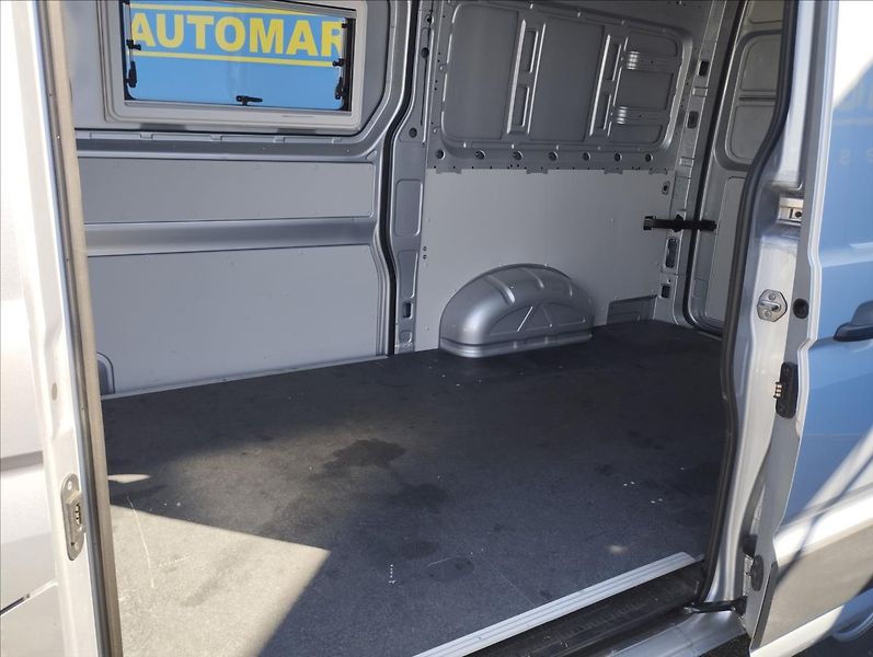 Volkswagen Crafter 2,0 130KW - fotka 11 z 17