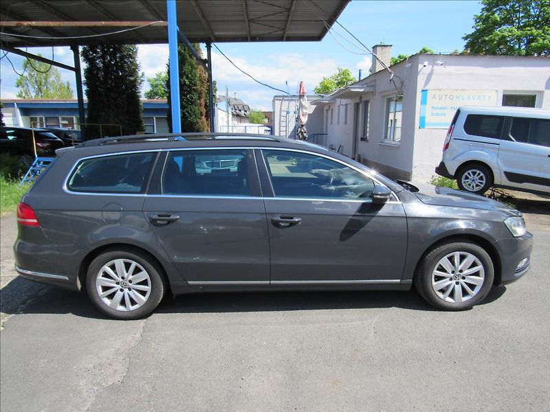 Volkswagen Passat 2,0 TDI 125kW DSG - fotka 8 z 37