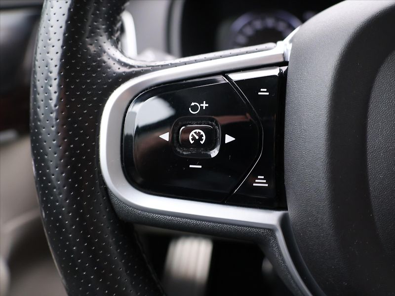 Volvo XC90 2,0 D5 177kW AWD CZ Inscriptio - fotka 20 z 36