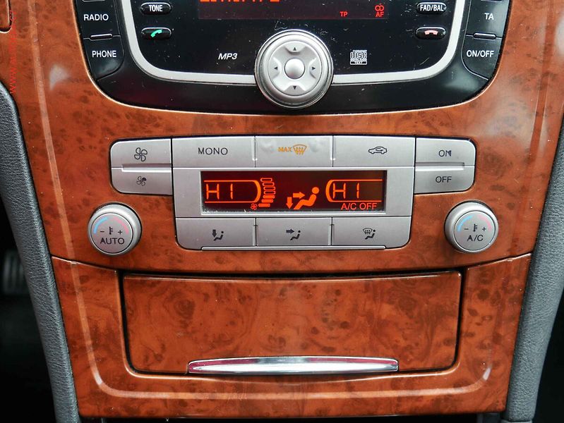 Ford Mondeo (2007) 2.0i, AC, temp, výhřev.sed - fotka 16 z 18