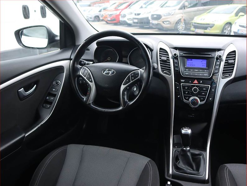 Hyundai i30 (2016) 1.4 CVVT, Tempomat - fotka 7 z 17