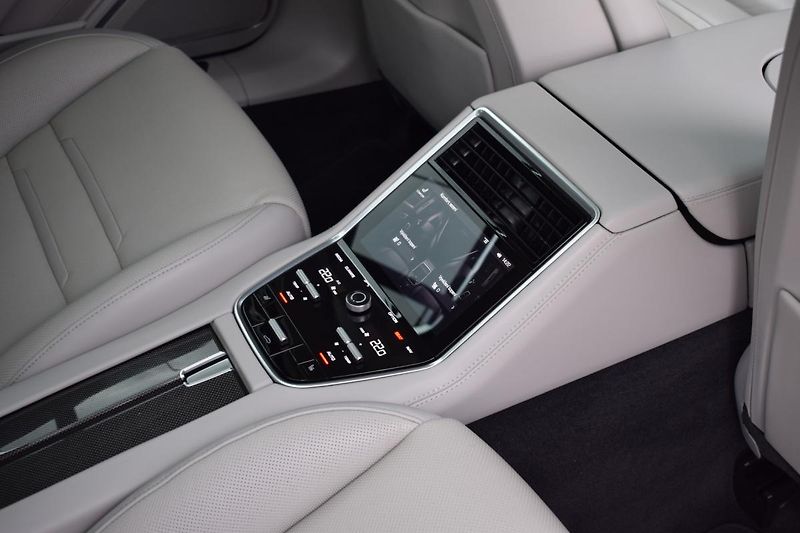 Porsche Panamera (2017) Turbo/CZ/Záruka/Bose/Carbon - fotka 58 z 66