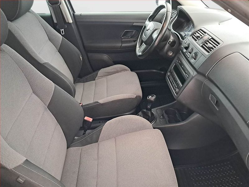 Škoda Fabia (2012) Sport 1.2 TSI, Park. senzory - fotka 9 z 17