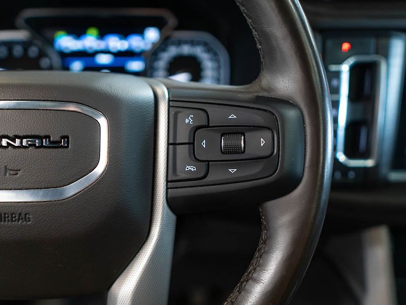 GMC Yukon (2021) 6.2 XL Denali Ultimate Air 4WD - fotka 23 z 44