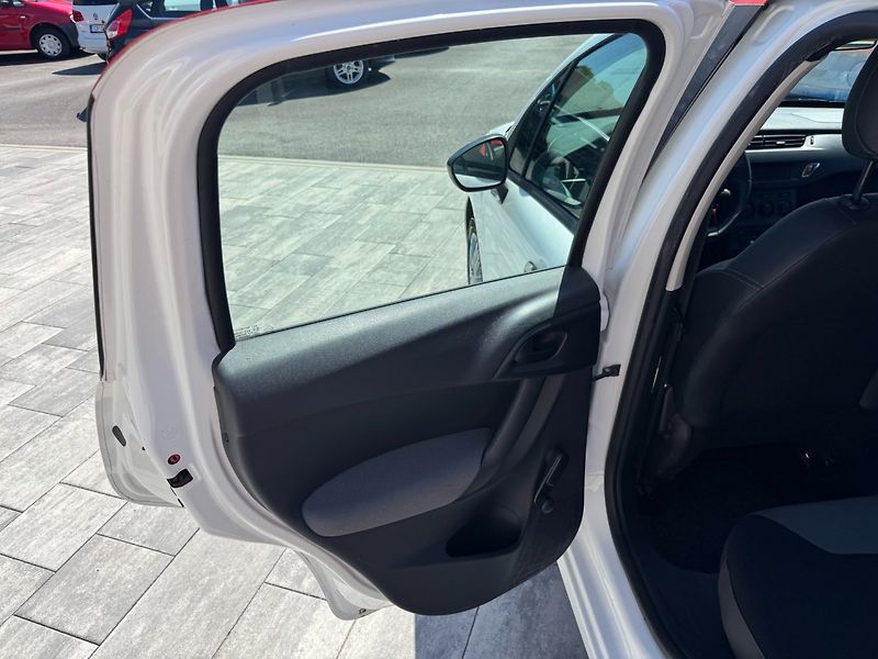 Citroën C3 (2014) FLASH 1.0i 50kW - fotka 12 z 31