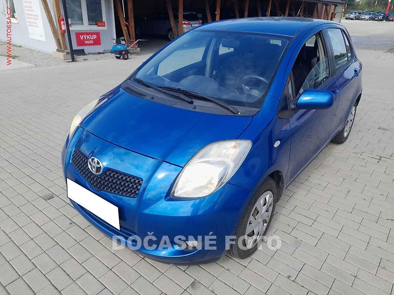 Toyota Yaris (2007) 1.3, 1.maj,ČR, servis.kniha - fotka 1 z 3
