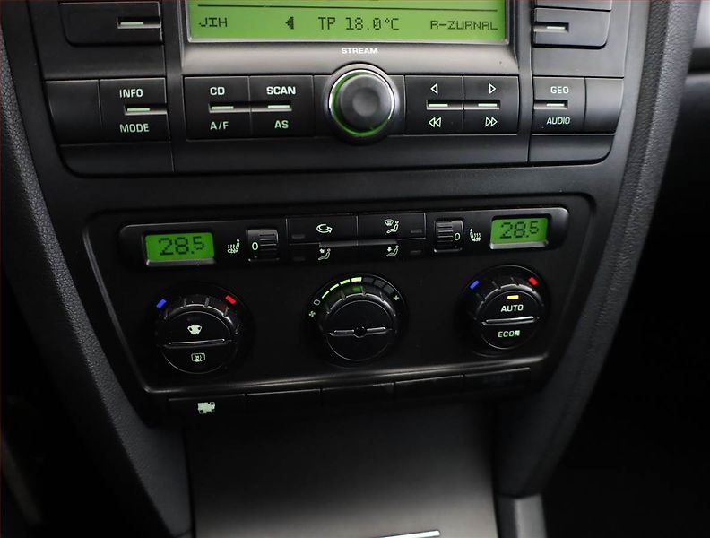 Škoda Octavia (2004) Elegance 1.9 TDI, Serv.kniha - fotka 10 z 14