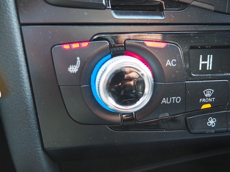 Audi A4 (2013) 2.0 TDI, 4x4, AT, S-Line - fotka 33 z 39