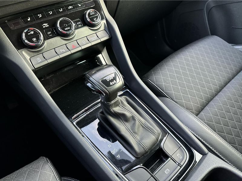 Škoda Karoq 4x4 Style 2.0 TDI DSG - fotka 18 z 22