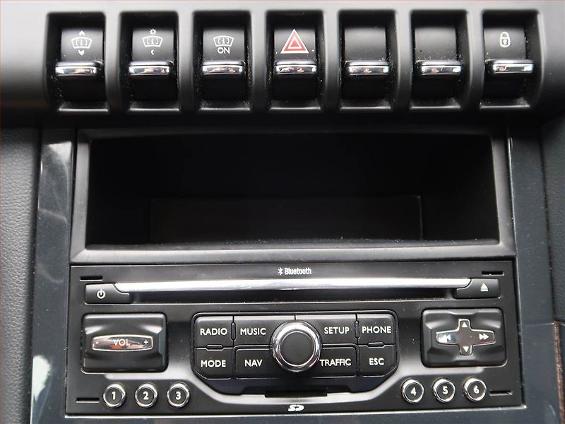 Peugeot 3008 (2011) 1.6 HDi, Navi, Tempomat - fotka 12 z 18