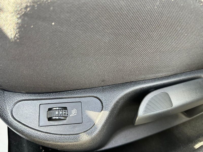Peugeot 308 (2013) SW 1,6HDI 82Kw - fotka 16 z 24