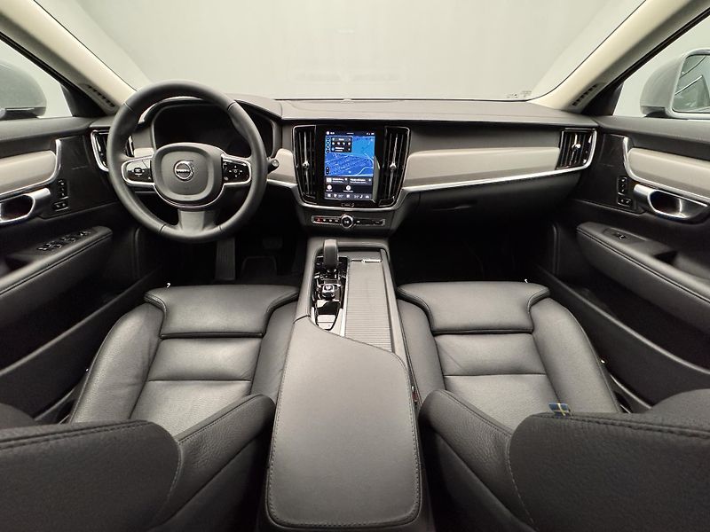 Volvo V90 B4 BRIGHT PLUS AUT - fotka 2 z 46