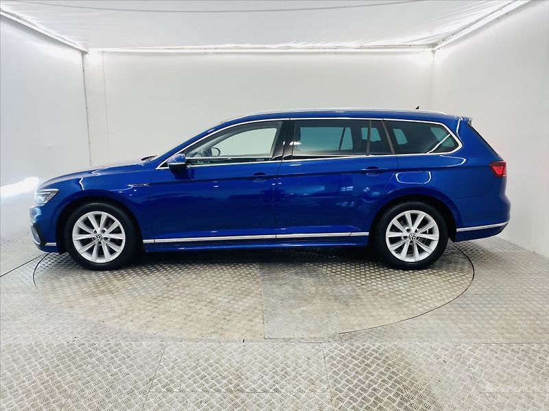 Volkswagen Passat 2,0 TDI DSG 4MOT 140 kW R-line - fotka 3 z 28