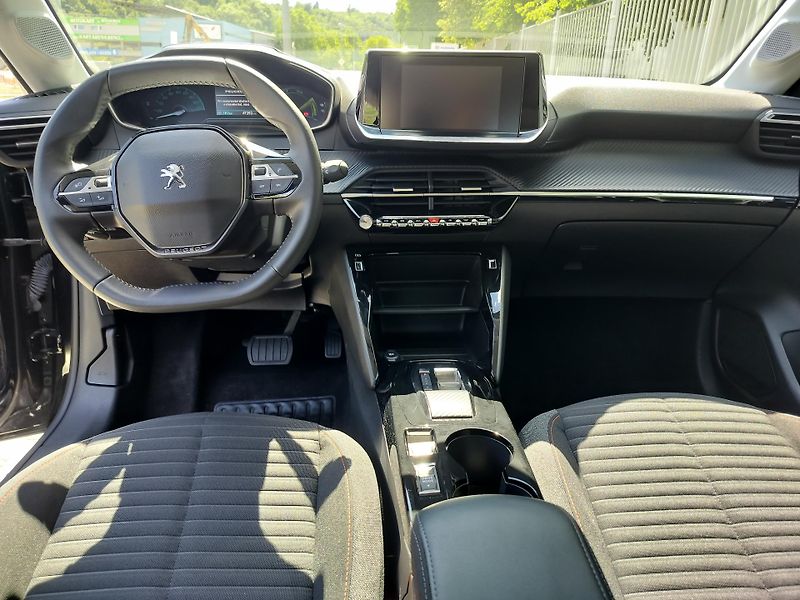 Peugeot 208 e, navigace, SOH 95% - fotka 12 z 28