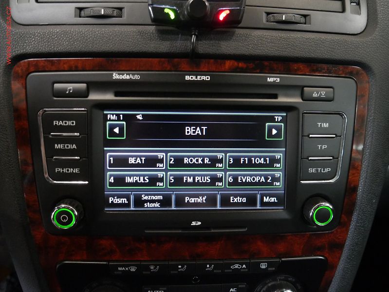 Škoda Octavia (2009) 2.0 TDi, ČR, xenon, autoAC - fotka 15 z 19