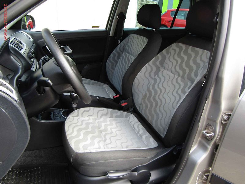 Škoda Fabia (2009) 1.2 HTP, ČR, AC, tažné - fotka 9 z 17