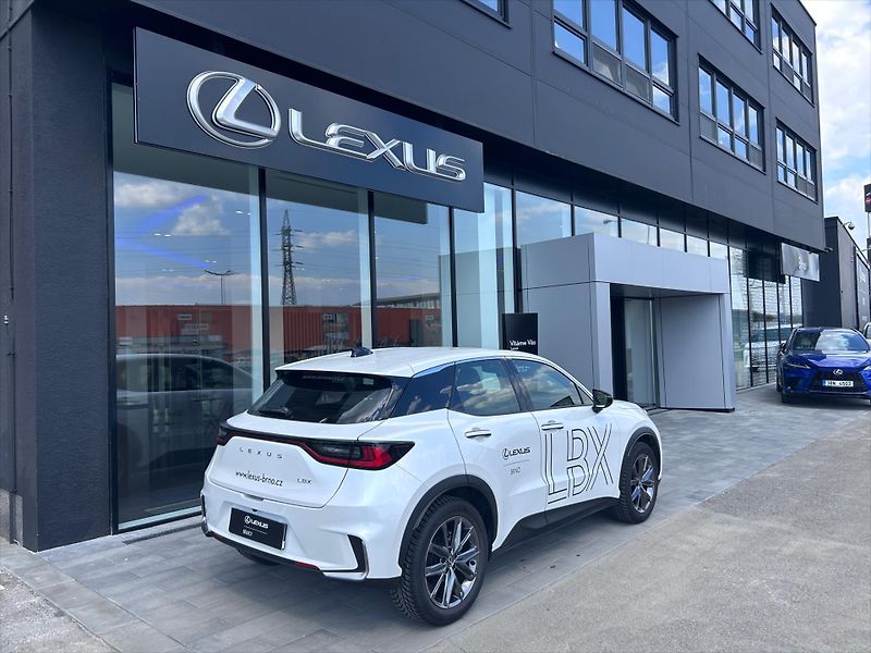 Lexus LBX 1,5   Elegant Tech Black - fotka 6 z 11