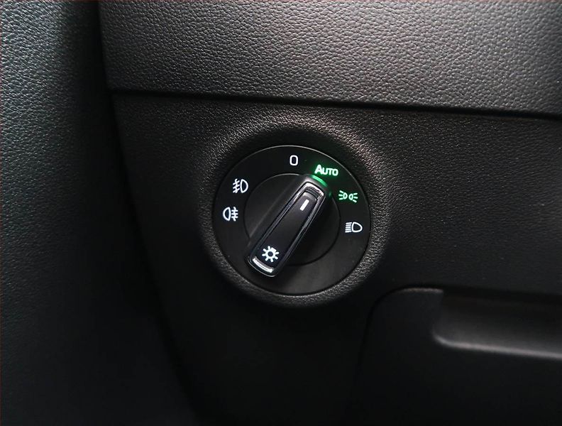 Škoda Karoq (2023) 1.5 TSI, digi klima - fotka 19 z 23