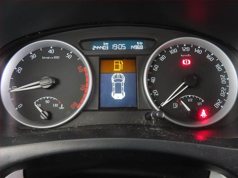Škoda Roomster (2007) Style 1.4 16V, Tažné - fotka 11 z 13