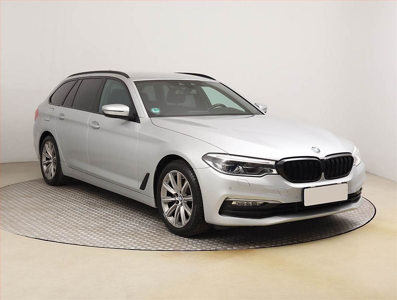 BMW Řada 5 (2018) Luxury Line 520d xDrive, 4X4 - fotografie inzerátu
