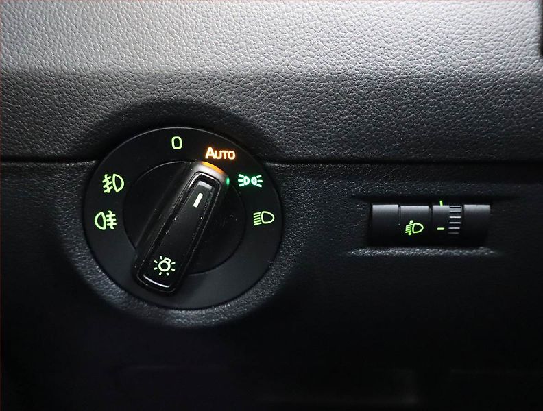 Škoda Octavia (2014) Style 2.0 TDI, Automat, Navi - fotka 17 z 19