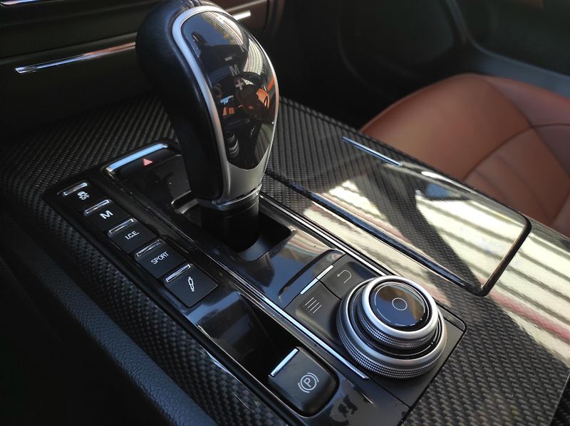 Maserati Ghibli 3.0 V6 316kW S Q4 LIFT, AT - fotka 26 z 48