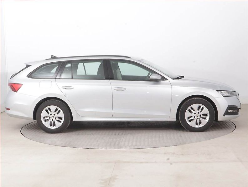 Škoda Octavia (2023) Ambition 2.0 TDI - fotka 6 z 15