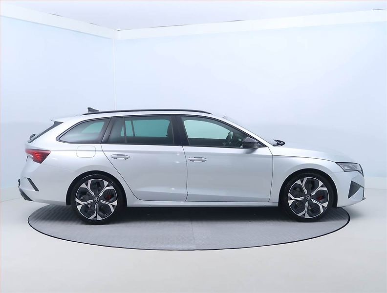 Škoda Octavia (2025) RS 2.0 TSI - fotka 6 z 16