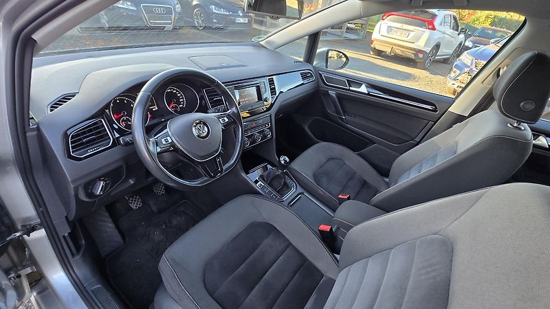 Volkswagen Golf Sportsvan 1.4 TSi HIGHLINE 92KW - fotka 25 z 40