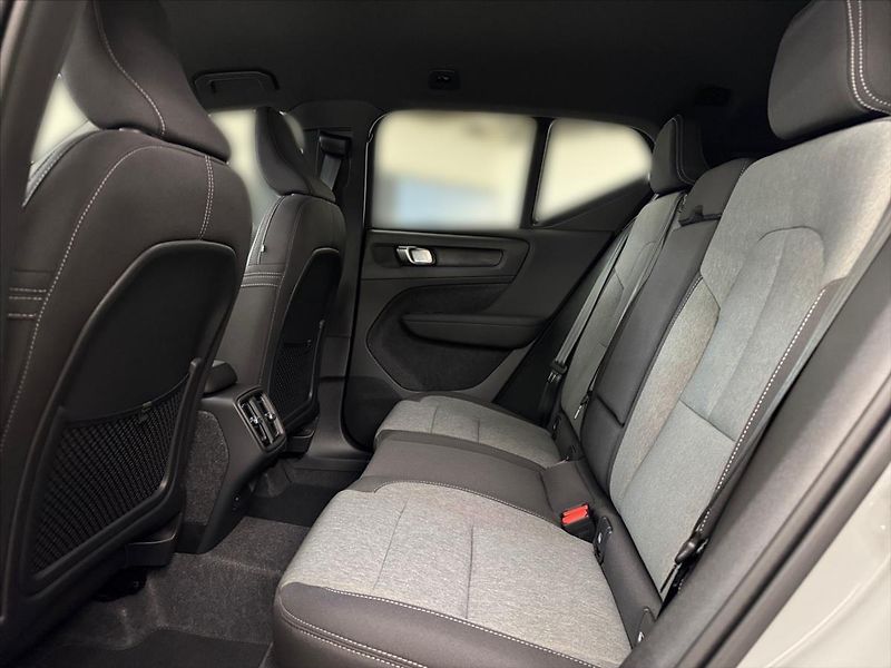 Volvo XC40 (2026) 2,0 B3 Black Edition 7964 - fotka 11 z 15