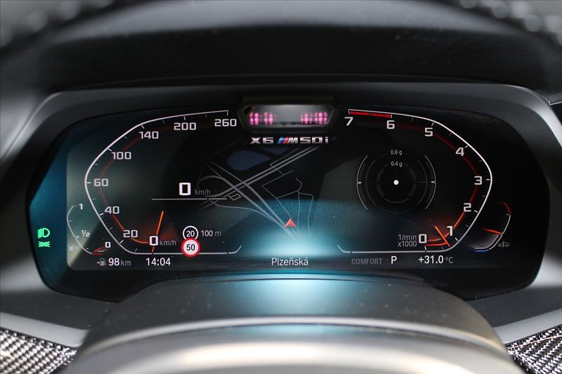 BMW X6 M50i xDrive adLED/360°/H&K - fotka 29 z 47