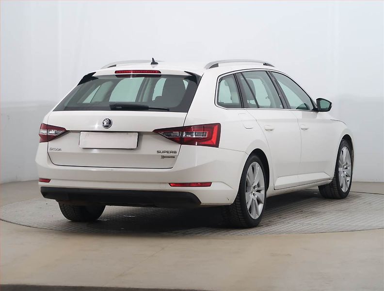 Škoda Superb (2016) Style 2.0 TDI, Navi, Xenony - fotka 5 z 21