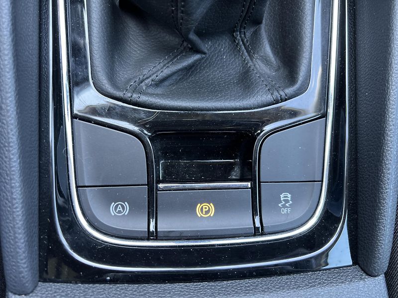 Škoda Karoq Style 1.5TSi NAVI KAMERA ALU - fotka 25 z 44