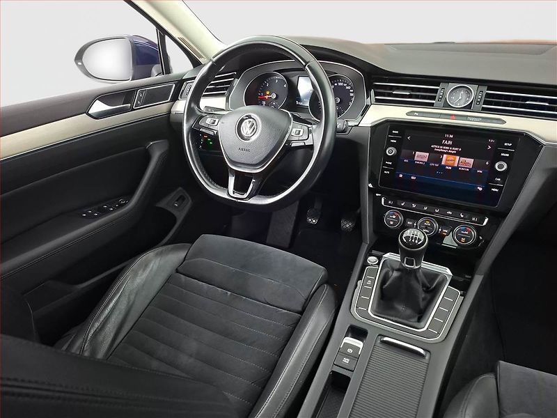Volkswagen Passat (2018) R-Line 2.0 TDI, Kůže, Tempomat - fotka 7 z 19