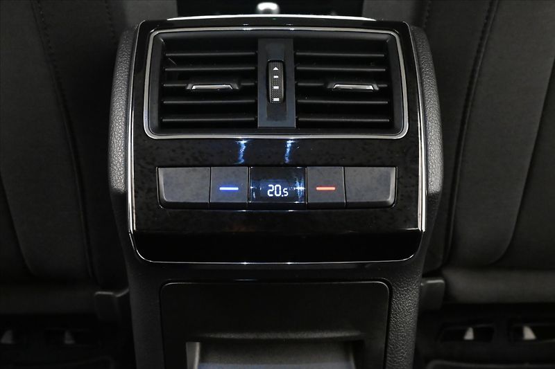 Škoda Superb 2,0 TDI 110 kW DSG Style Záruk - fotka 22 z 33
