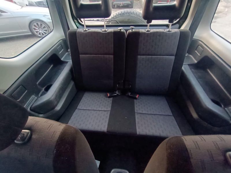 Suzuki Jimny 1.3/63kW, benzin, 4x4 - fotka 15 z 23