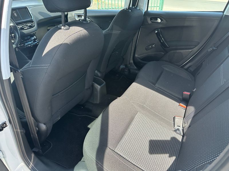 Peugeot 208 (2017) Style - fotka 10 z 22