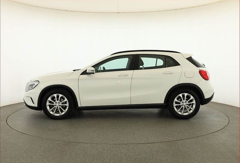 Mercedes-Benz GLA (2016) 200 CDI 4MATIC, 4X4 - fotka 3 z 21