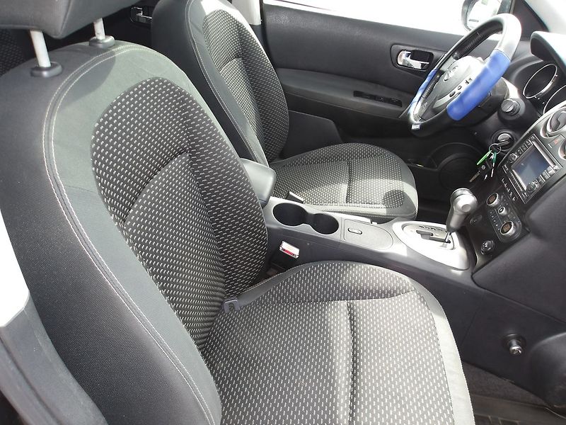 Nissan Qashqai (2009) 2,0i 104kW AUTOMAT !! - fotka 18 z 25