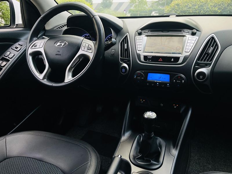 Hyundai ix35 2.0i 4x4 1MAJIITEL KAMER TAŽNÉ - fotka 24 z 46