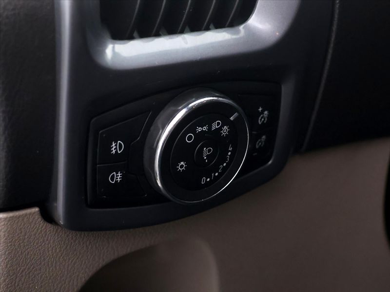 Ford Tourneo Custom 2,2 TDCI 114kW TITANIUM CZ 8Mí - fotka 18 z 37