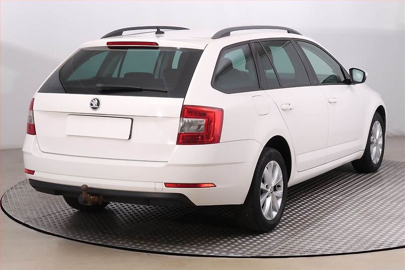 Škoda Octavia (2017) 1.6 TDI, Navi, Tempomat - fotka 5 z 16