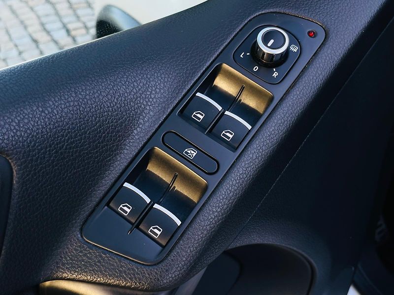 Volkswagen Tiguan 1.4TSI 4x4 MAN SERVISKA TAŽNÉ - fotka 34 z 52