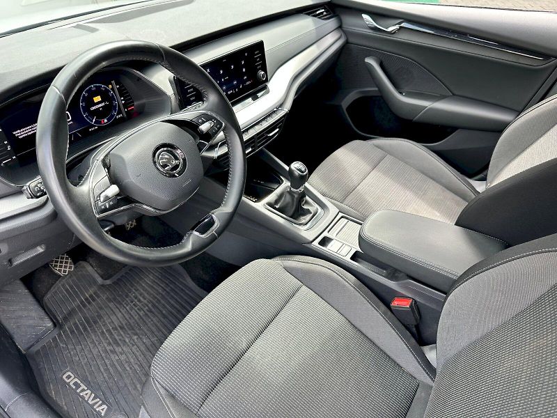 Škoda Octavia (2023) 2.0 TDI 85kW Ambition Combi - fotka 6 z 21