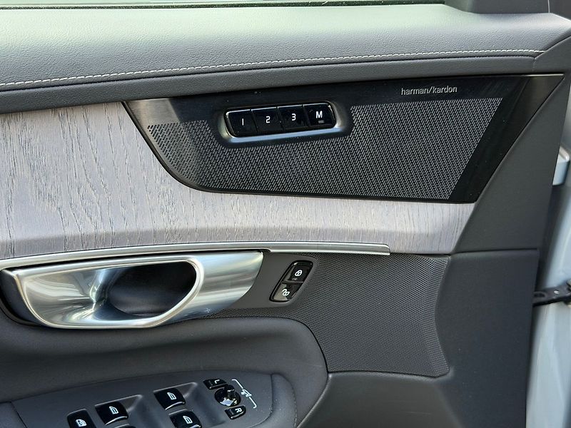 Volvo XC90 PLUS B5, 360°, VZDUCH - fotka 9 z 24